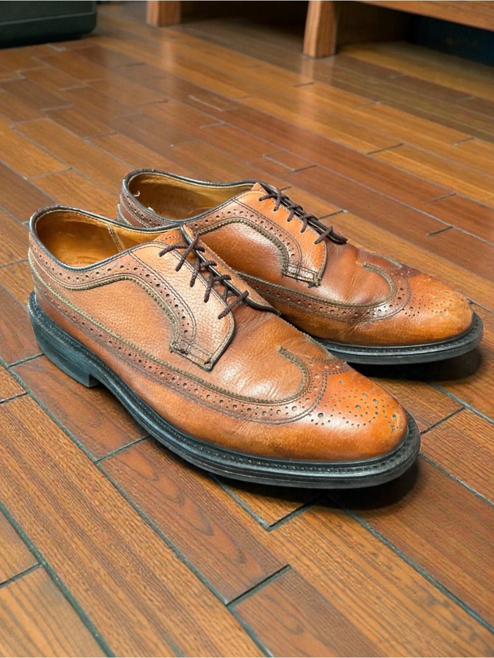 Vintage Classic Brown Dexter Heavy Punched Wingtip Brogue Oxfords